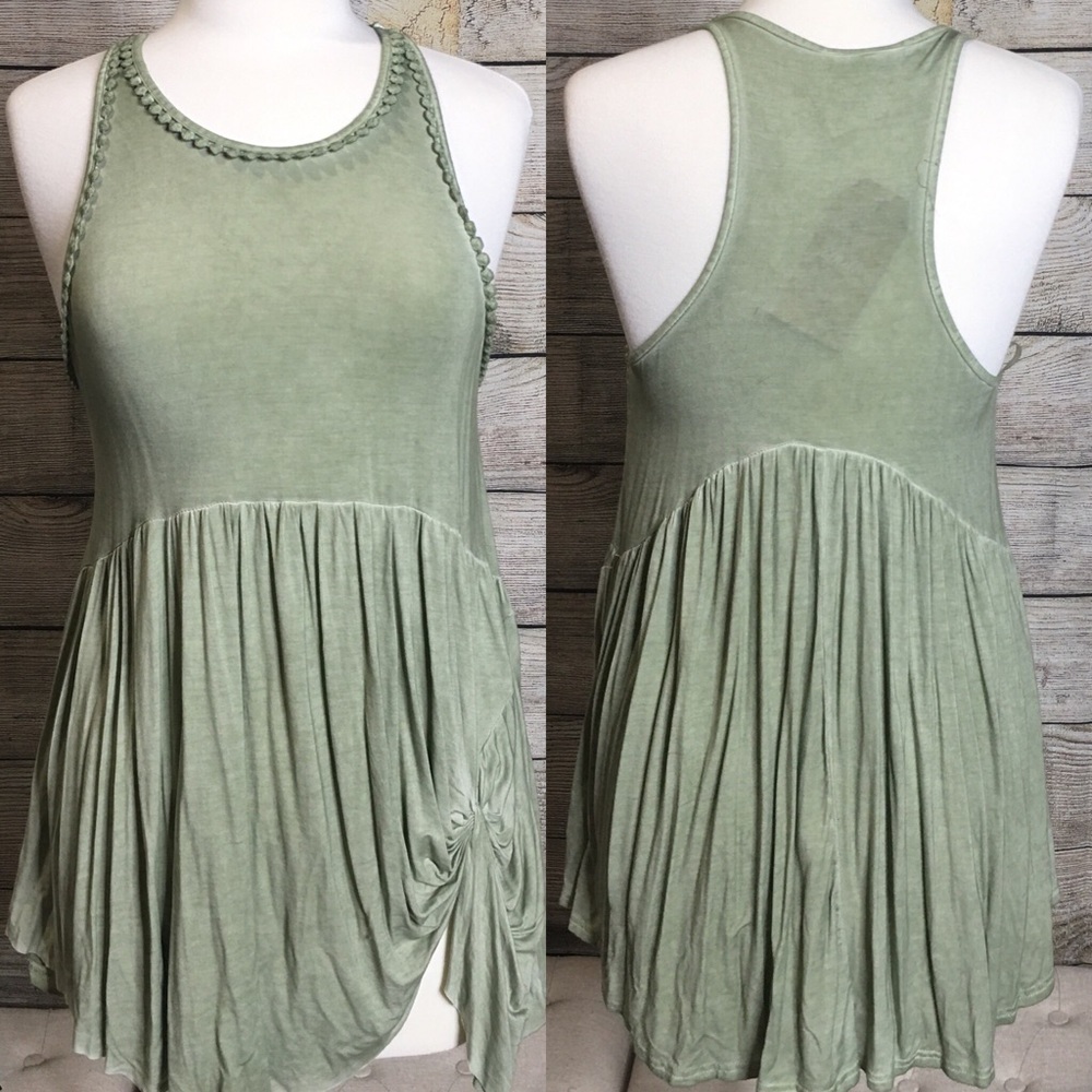 🌿Leaf lovin tank🌿